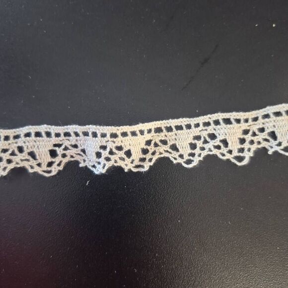 Lace, Vintage Ivory Cotton Crocheted Cluny Edging 3/4" wide x 1.5 yds - Picture 1 of 3